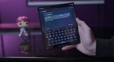 Mesmo mais largo, o Z Fold 8 Wide mantém a ideia de design dos seus antecesores (Imagem: Android...