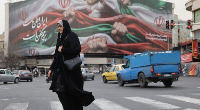 Iraniana caminha em rua de Teerã  • 19/1/2026 Majid Asgaripour/WANA (West Asia News Agency) v...