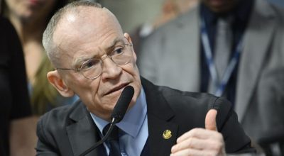 O senador Fabiano Contarato (PT-ES) durante reunião da CPI do Crime Organizado  • Foto: Andre...