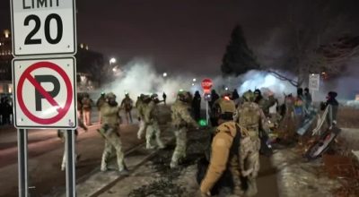 Forcas-de-seguranca-dos-EUA-disparam-gas-lacrimogeneo-contra-manifestantes-em-Minneapolis