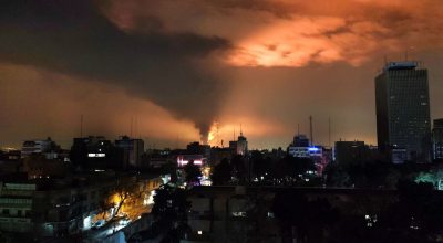 Fumaça e chamas em Teerã após um ataque aéreo na noite de 7 de março  • Majid Saeedi/Gett...