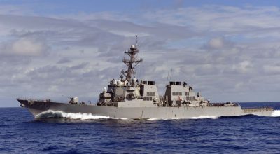 O destróier de mísseis guiados USS Higgins no Oceano Pacífico  • Getty Images/Stocktrek Images