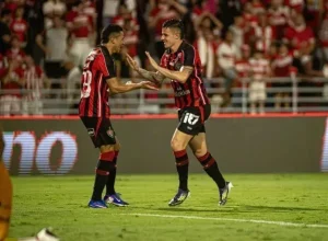 Vitória vence o CR fora de casa  • Victor Ferreira/Vitória