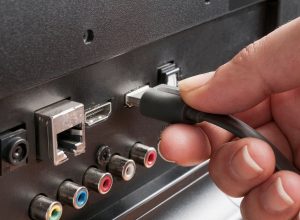 O cabo chinês tem capacidades mais avançadas que o HDMI atual. (Imagem: Yori Meirizan/Getty Ima...