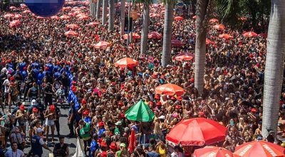 1 de 1 Foliões lotam as ruas do Rio de Janeiro durante o Carnaval - Foto: Reprodução/RioTur