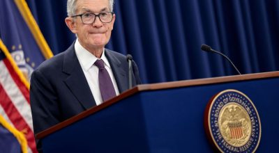 Chair do Federal Reserve, Jerome Powell, em coletiva de imprensa em Washington, nos EUA em 28 de ...