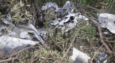 Visão geral dos destroços no local do acidente  • CENIPA