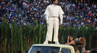 O cantor porto-riquenho Bad Bunny se apresentou durante o show do intervalo do Super Bowl LX, Pat...