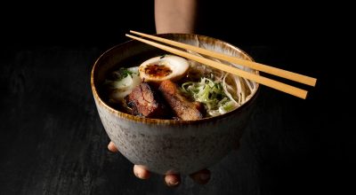 1 de 1 Imagem mostra tigela de lamen, um tipo de macarrão japonês com caldo, ovo e pedaços de ...