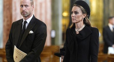 1 de 1 Foto colorida de homem com terno preto ao lado de mulher com roupa preta - Metrópoles - F...