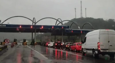 O free flow possibilita a conferência digital da placa, da imagem do veículo, classificação v...