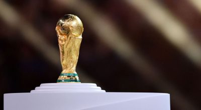 Troféu da Copa do Mundo, durante a premiação do Mundial de 2022, no Catar  • Stefan Matzke ...